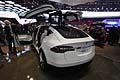 Tesla Model X portiere posteriori ad ali di gabbiano esposta al Salone di Detroit 2013