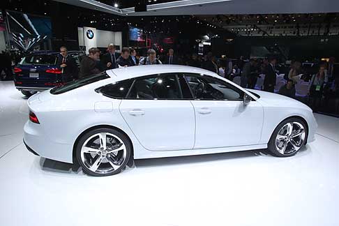 Audi - La carrozzeria  composta per il 20% da alluminio e comprende al suo interno molti componenti in acciai altoresistenziali e ultraaltoresistenziali.