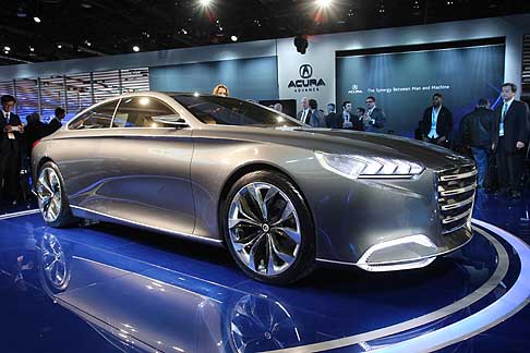 Hyundai - Completano il kit di dotazioni estetiche i fari a LED, i cerchi in lega di grande diametro e sbalzi contenuti. .