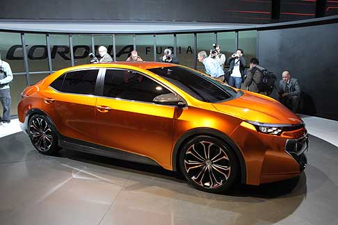 Toyota - Secondo Toyota, lorientamento stilistico Iconic Dynamism, punta su un design pi audace rispetto alla vettura attualmente disponibile sul mercato, mirando ad attrarre nella sua orbita una clientela pi giovane e dinamica.