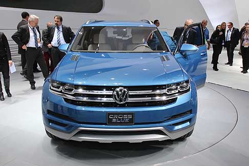 Volkswagen - Il veicolo, dotato di sei sedili singoli, unisce limponenza di un SUV alla spaziosit di una monovolume.