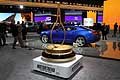 Chevrolet Camarro e trofeo Car of the Year 2016 al Detroit Auto Show
