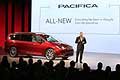 Chrysler Pacifica con Tim Kuniskis, Head of Passenger Car Brands FCA al Salone di Detroit 2016