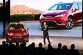 Chrysler Pacifica conferenza stampa Tim Kuniskis al Salone di Detroit 2016