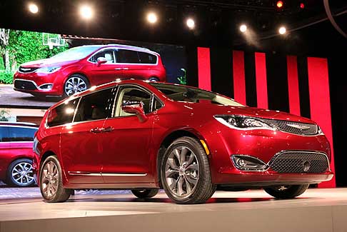 Naias 2016 - Chrysler Pacifica