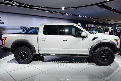 NAIAS 2016 - Ford F-150 Raptor SuperCrew, pick-up elegante e potente ma che pu anche essere unauto per tutti i giorni tanto che  il modello della sua categoria pi venduto negli USA