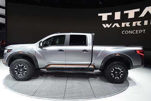 NAIAS 2016 - Nissan Titan Warrior concept equipaggiato con un motore da 5.0 litri DOHC 32 valvole V8 Turbo Diesel Cummins, 310 CV e 555 Nm di coppia abbinato con un cambio automatico a sei marce