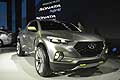  Innovativo e stilisticamente intrigante, il nuovo Hyundai Santa Cruz Crossover Truck Concept  stato presentato in anteprima al North American International Auto Show di Detroit. 