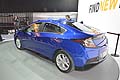 Vista posteriore della rinnovata Chevrolet Volt, in anteprima al Naias di Detroit 2015