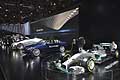 Panoramica stand Mercedes-Benz con vetture e monoposto di F1 la NAIAS 2015 di Detroit