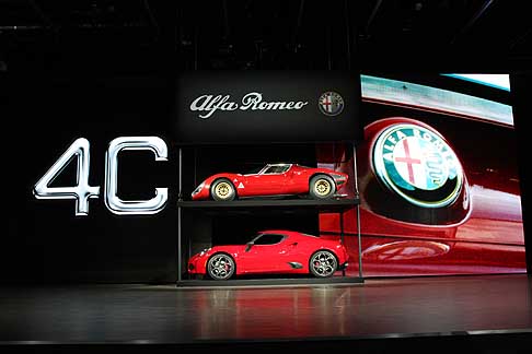 Alfa Romeo - La vettura viene proposta in sette differenti tonalit: Rosso Alfa, Nero, Bianco, Grigio Basalto (metallizzato), Rosso Competizione (tristrato), Bianco Madreperla (tristrato) e il nuovissimo Giallo.