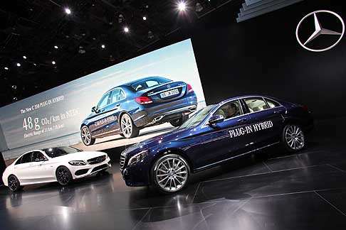 Mercedes - Il marchio tedesco ha presentato al NAIAS di Detroit, un ibrido plug-in per la sua linea C-Class denominato Mercedes C350
