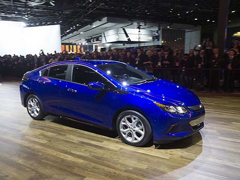 Chevrolet - Attesa sulle strade a partire dalla seconda met del 2015, la vettura adotta la seconda generazione del sistema Voltec, che assicura ancora pi potenza, una maggiore efficienza e uno scatto pi vivace. 