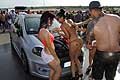 Sexy Car Wash caliente al Donne & Motori Show 2015