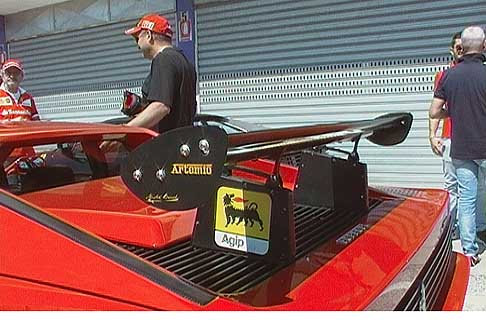Donne-Motori-Show Ferrari