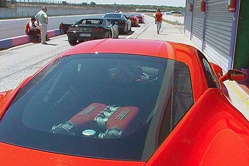 Donne-Motori-Show Ferrari