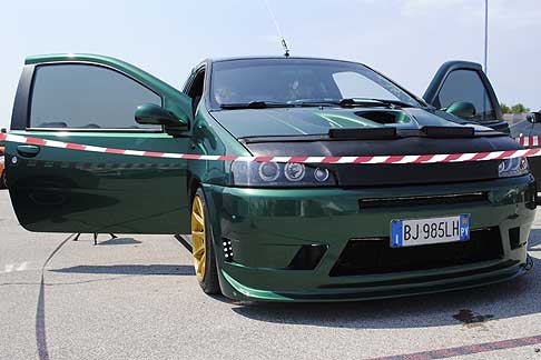 Tuning Estremo - Fiat Punto 1.2 del 2000 con cerchioni dorati giunta dalla vicina Terlizzi - Bari
