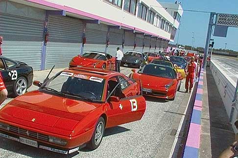 Donne-Motori-Show Ferrari