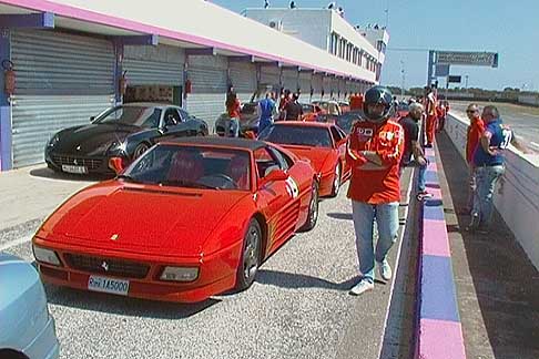 Donne-Motori-Show Ferrari