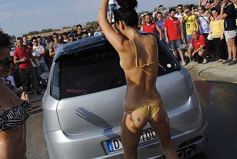 Donne & Motori Show 2015 - Sexy Car Wash per un inizio destata super caliente al Donne e Motori Show di Binetto presso il Levante Circuit