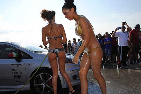 Donne-Motori-Show Sexy Car Wash