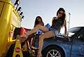 Donne Motori sul camion del soccorso stradale con la Fiat 127 tuning al Donne Motori Show 2012 a Binetto