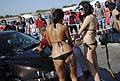 Ragazze in costume da bagno per il Sexy car wash al Donne & Motori Show 2012