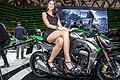 Hostess Sexy sulla moto Kawasaki Z1000 allEicma 2013 di Milano