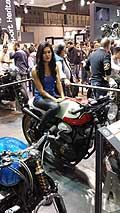 Moto Yamaha classiche e hostess al Salone del Motociclo Eicma 2014 di Milano