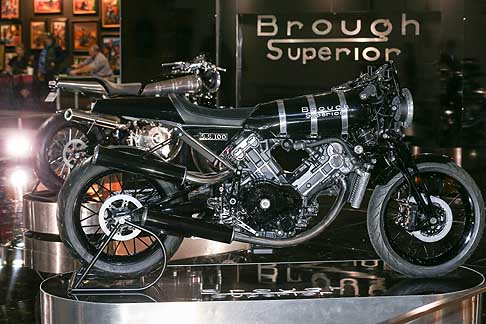 Brough Superior - Brough Superior SS100 con motore V2 da 997 centimetri cubi