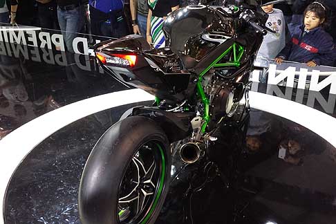 Kawasaki - Kawasaki Ninja H2R 200 cavalli a 11 mila giri al minuto e 133 Nm a 10.300 giri al minuto