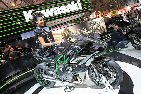 Kawasaki - Kawasaki Ninja H2R con un motore sviluppato per sostenere sollecitazioni tra 1,6 e 2 volte quelle che de sostenere un motore da gara superbike