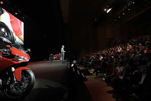 Ducati - Ducati 2015 world premiere Eicma 2014 conferenza stampa con Domenicali