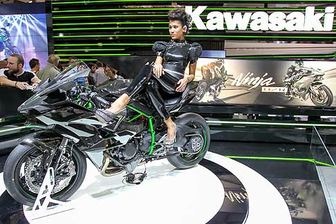 Kawasaki - Kawasaki Ninja H2R motore di 998 centimetri cubi e 238 kg di peso