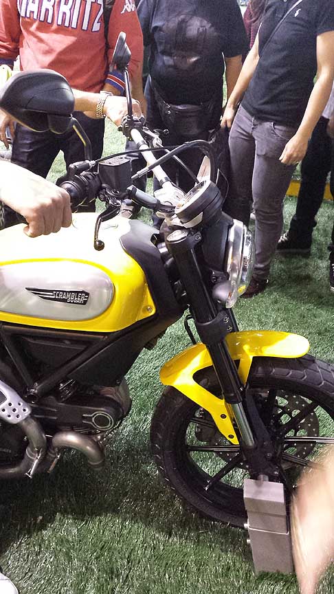 Ducati - Ducati Scrambler materiali come lalluminio del forcellone e delle cartelle motore e lacciaio del serbatoio a goccia e del telaio