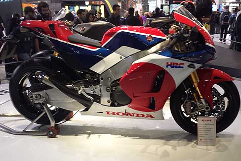 Moto Honda da strada - Honda RC213V S la potenza con la qual viene venduta con omologazione stradale, è pari a 159 CV