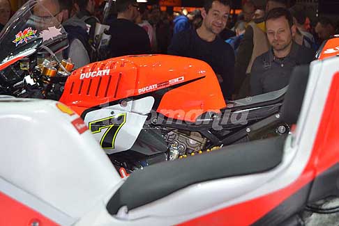 Ducati Eicma 2016 - Ducati Panigale R dettaglio serbatorio