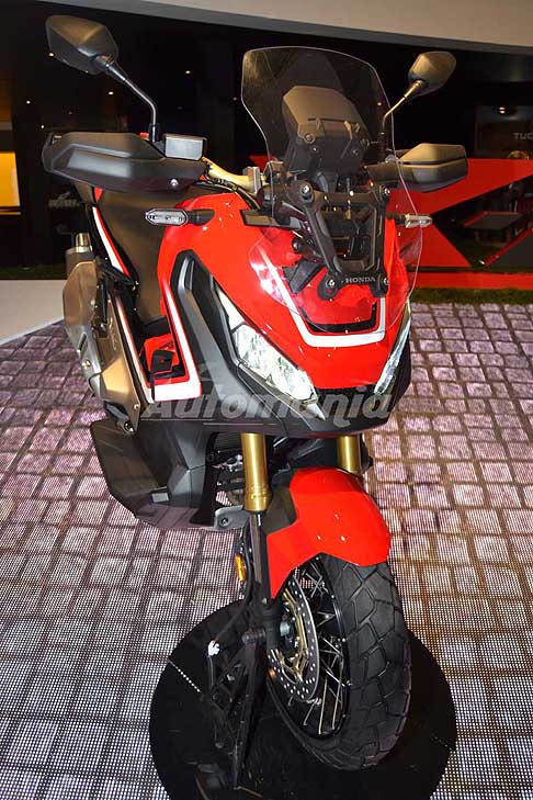 Hoda Eicma 2016 - Honda X-ADV novit Eicma 2016 di Milano