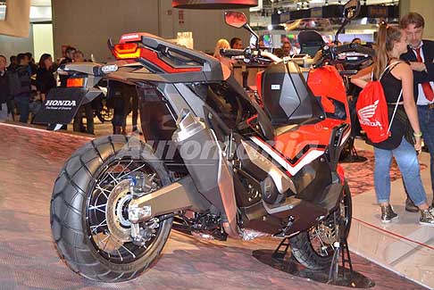 Hoda Eicma 2016 - Honda X-ADV il primo SUV a due ruote