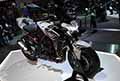 Moto Kawasaki Z900 con ABS in esposizione allEicma 2021 di Milano