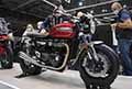 Motocicletta Triumph Speed Twin in esposizione allEicma 2021 di Milano il Salone del Internazionale del Motociclo