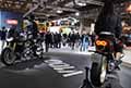 Bike Moto Guzzi V100 Mandello in anteprima all´Eicma 2021 di Milano, Salone Internazionale del Motociclo
