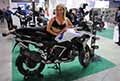 Moto BMW R1250 e sexy hostess Giulia Boffini allEicma 2021 presso Fiera RHO di Milano