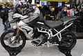 Motocicletta Triumph Tiger in esposizione al Salone del Motociclo di Milano all´Eicma 2021