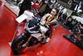 Moto Aprilia e sexy ragazza allEicma 2021 presso Fiera RHO di Milano