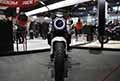Moto Morini Seiemmezzo faro anteriore esposta al Salone del motociclo Eicma 2021 di Milano