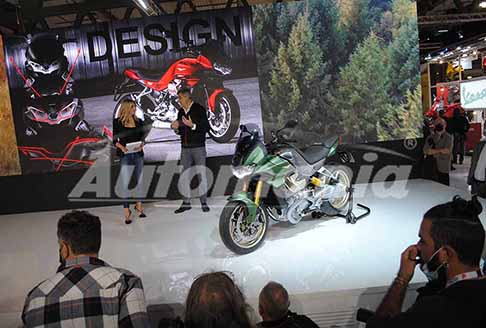 Moto Guzzi - Eicma 2021 presentazione la Moto Guzzi V100 Mandello prezzo Milnao Rho Fiere