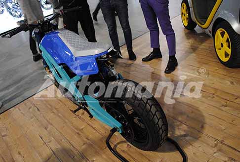 Tazzari EV - Italian Volt Lacama concept retrotreno motorbike elettrica, esposta all'Eicma allo stand Tazzari EV. Dotata di motore innovativo PowerTrain da 110 kW e 280 Nm di potenza