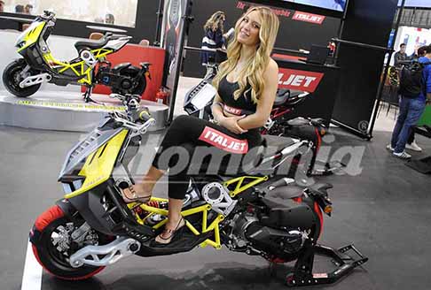 Eicma Ragazze