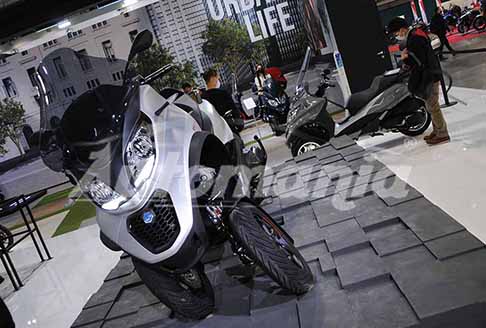 Piaggio - Moto Piaggio MP3 Sport Advanced 500 esposta allEicma di Milano 2021